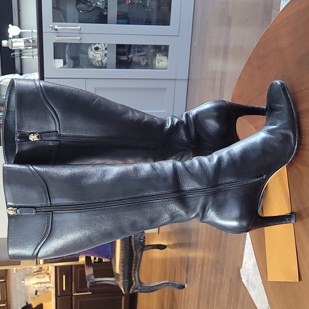 Gucci knee high leather boots - Picture 2 of 15